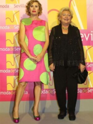 Agatha Ruiz de la Prada recibe en Sevilla un premio por su dedicación a la moda