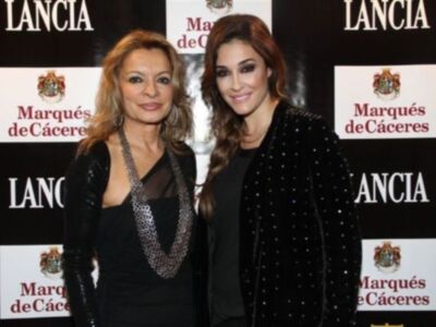 Viki Berrocal, con once kilos menos,  presenta su nueva colección en Sevilla con Virginia Troconis, Marta Sánchez, Boris, Ana García Siñeriz y Nuria March