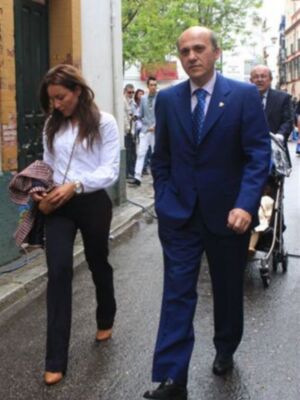 José María del Nido y Laura Marcos disfrutaron de la semana santa sevillana junto a sus hijos menores  