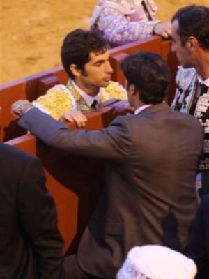 El abrazo de Fran Rivera y Cayetano en la maestranza