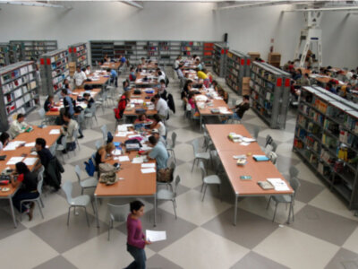 La Biblioteca de la UPO amplía su horario de apertura para facilitar a los estudiantes la preparación de los exámenes