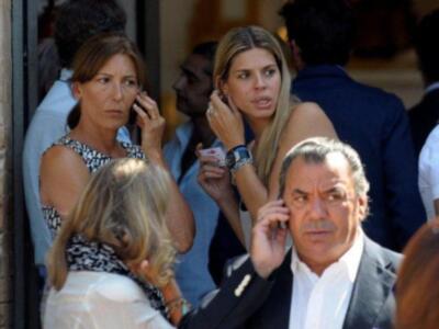 Litri, Carolina Herrera, Curro Romero, Carmen Tello acompañan a Julio Aparicio en el entierro de su madre la bailaora Maleni Loreto en Sevilla