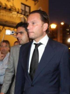 Duquesa de Alba y Carmen Tello en la misa del funeral de la madre de Julio Aparicio