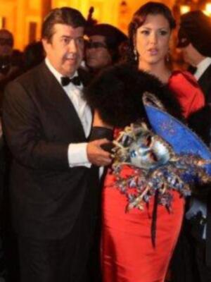 Fiesta de gala y mascaras en los Reales Alcázares de Sevilla  