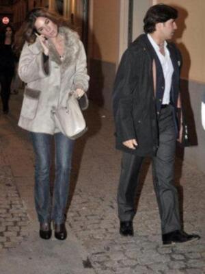 Francisco Rivera, con su novia Lourdes, feliz por la paternidad y la boda de su hermano pequeño