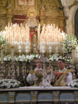  Galeria de la Solemne Función Eucarística, donde se procedió a la imposición del Fajín del Rey Juan Carlos I, a la Soledad de Alcalá del Río.