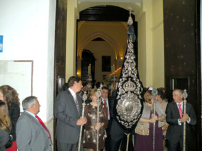 Procesión de gloria de la Virgen de la Soledad de Alcalá del Río con motivo de la imposición del Fajín de S. M. EL Rey Juan Carlos I