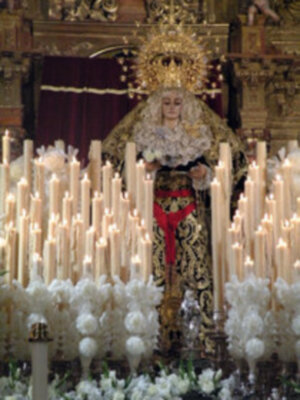  Galeria de la Solemne Función Eucarística, donde se procedió a la imposición del Fajín del Rey Juan Carlos I, a la Soledad de Alcalá del Río.