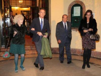 Los Duques de alba en el teatro para ver a Ana Belén