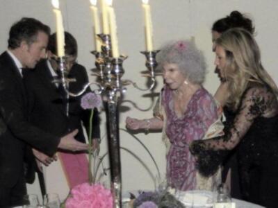 La duquesa de Alba, premio a la mejor embajadora de Sevilla en el mundo apoya a SM el rey