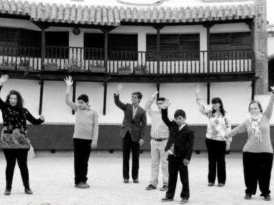 "El Juli" realiza un calendario solidario para niños con deficiencia mental