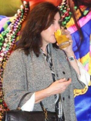 Carmen Martínez Bordiú inaugura el salón del caballo en Sevilla