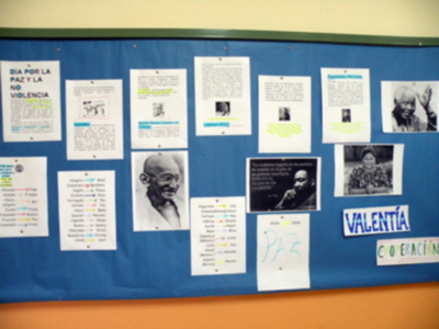 Sevilla. El colegio de Adulto (Ceper del polígono norte) celebro el día de la Paz.