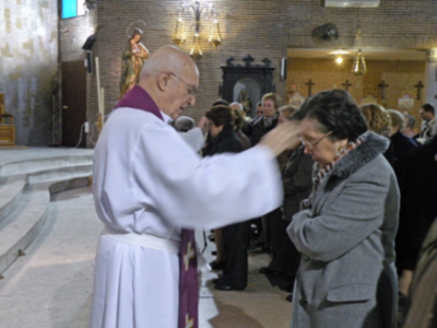 La Cuaresma comienza con el Miércoles de Ceniza en la Parroquia de Sta. María de las Flores y San Eugenio Papa de Sevilla. 