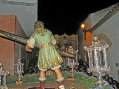 La Hermandad del Nazareno de Alcalá del río sin completar su estación.