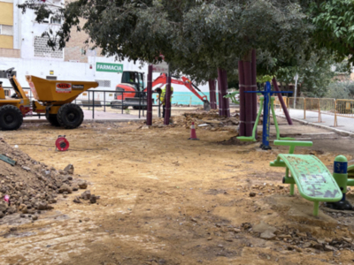  Modernización de caminos y juegos infantiles en áreas recreativas sevillanas.
