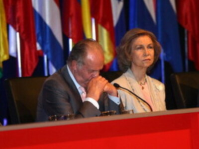 Don Juan Carlos no pudo evitar dar una cabezada en Sevilla cuando presidia un actojunto a la Reina