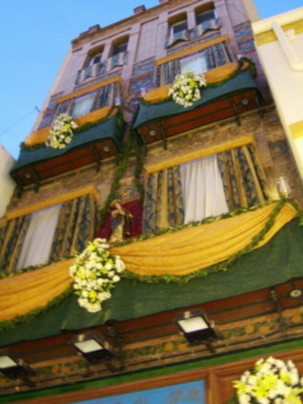 Cuadros Venecia gano el primer premio de escaparates del Ayuntamiento de Sevilla en Corpus  .