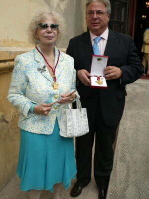 La duquesa de Alba con toda la familia, recibe medalla de oro de Sevilla