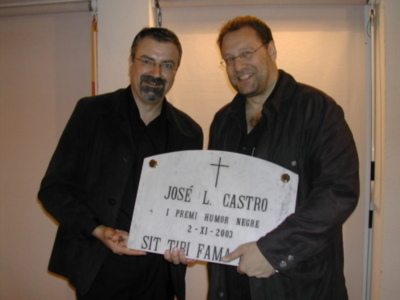 Lápidas negras y RIP. Presentación, en Sevilla, de 2 nuevos libros de los humoristas Lombilla y Ermengol.