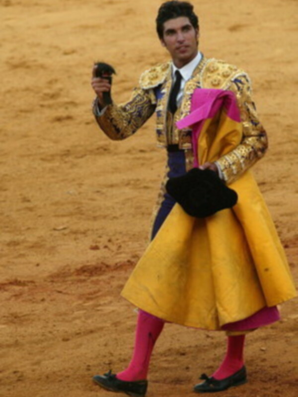 Cayetano triunfa en su presentacion en Sevilla