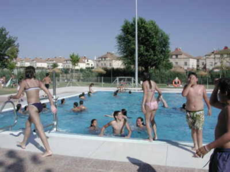 La piscina de verano de Gines abrió sus puertas el sábado