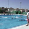 400 vecinos participan en los cursos de natación del Ayuntamiento de Gines