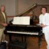 El cantante Raphael y el músico Manuel alejandro grabanEl tamborilero para el disco de navidad de caja san fernando