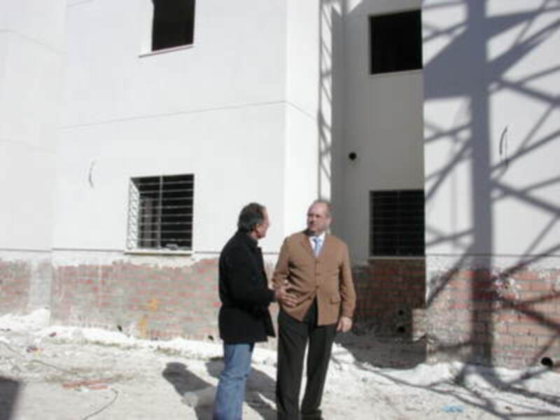 El Alcalde de Gines comprueba la buena marcha de las obras de las VPO