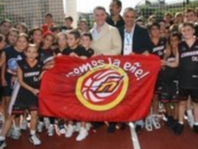 José Luis Sáez visitó el Basket Square