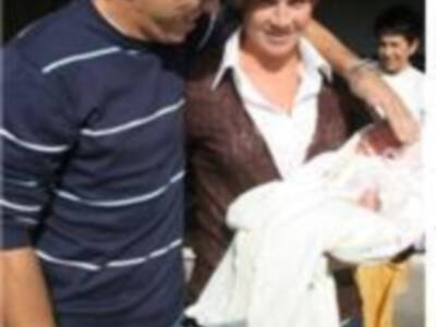 MANUEL DIAZ EL CORDOBES Y VIRGINIA PRESENTAN A SU HIJA TRIANA