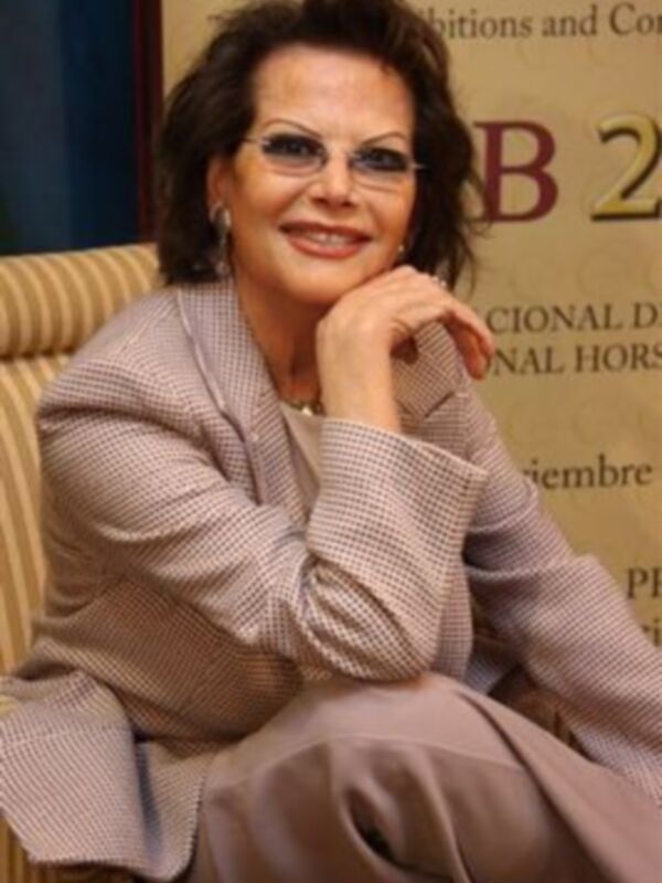 CLAUDIA CARDINALE ESTRELLA DEL SALÓN INTERNACIONAL DEL CABALLO EN SEVILLA