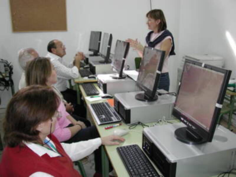 Iniciación a la informática para los adultos en Gines