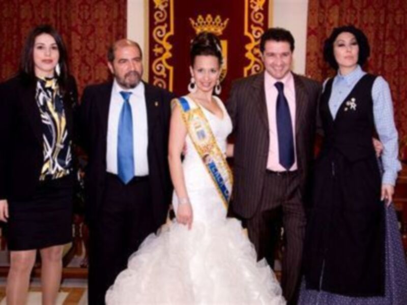 ROSARIO MOHEDANO PREGONA EL CARNAVAL DE CHIPIONA VESTIDA DE ZAPATERA, EN HOMENAJE A SU ABUELO