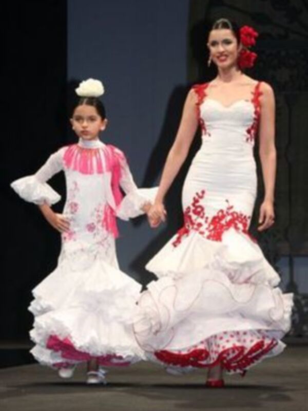 BLANCA ROMERO DEBUTA CON SU HIJA LUCÍA EN LAS PASARELAS