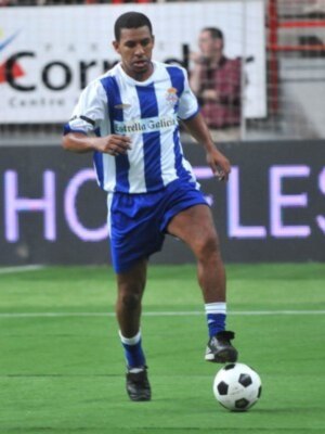 El Super Depor arolla al Atlético de Madrid y ya sólo piensa certificar el título liguero dentro de dos semanas en Valencia