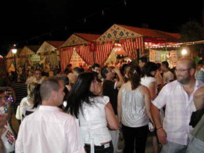 El grupo 'La madre que los parió' pone fin este domingo a los conciertos de la Feria de Gines