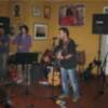 Bajo Cuerda triunfa en Chipiona con su impecable sonido en directo
