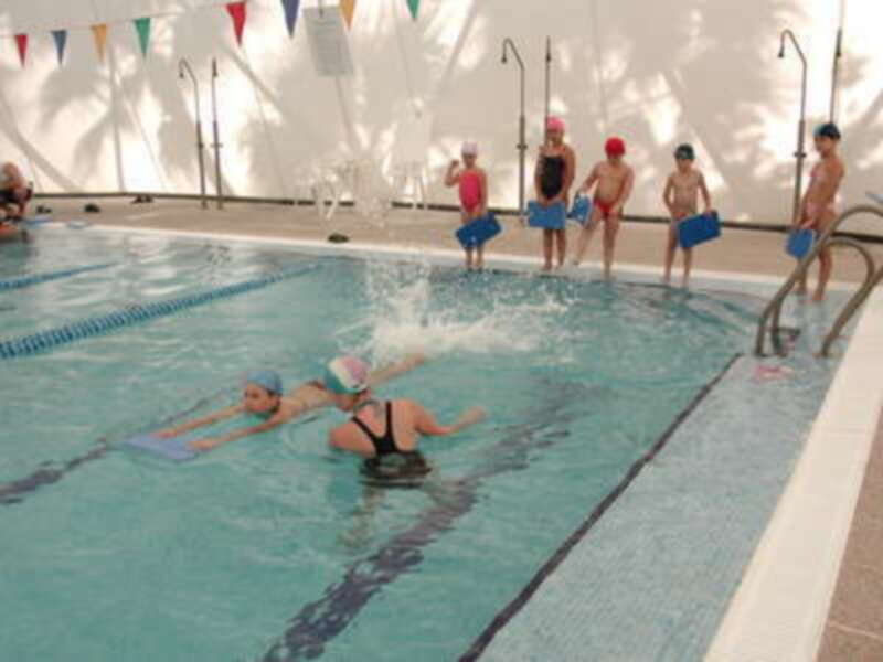 Cursos de natación en Gines, también en agosto