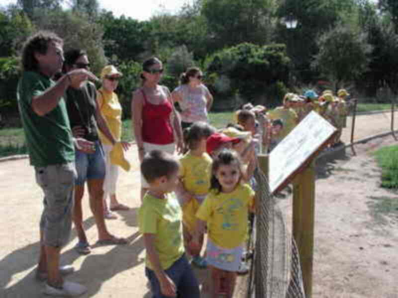 Un grupo de niños de Umbrete visita el Aula de la Naturaleza y el Parque Municipal de Gines 
