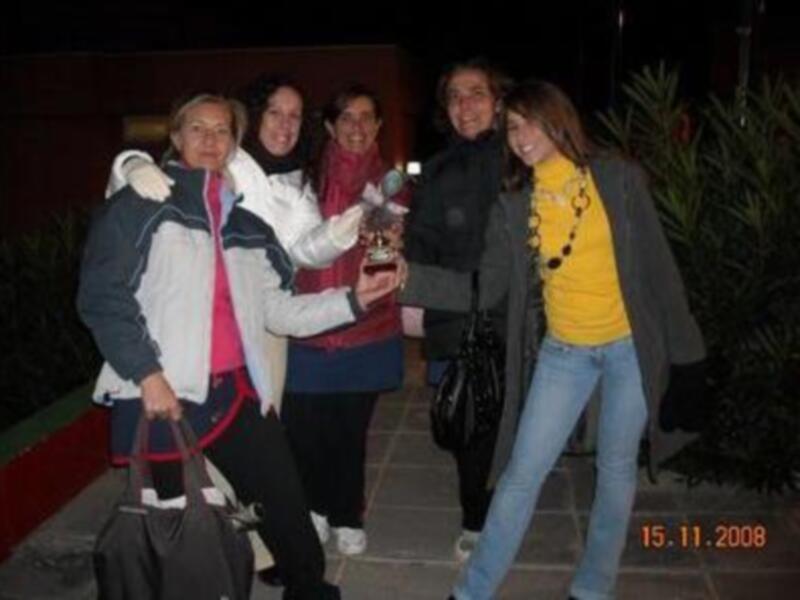 El equipo femenino de Gines de Padel , Campeón de la Final de Consolación del VI Trofeo de Padel de Bollullos de la Mitación
