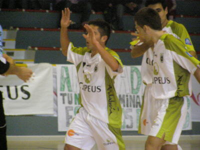 ESPECTACULAR REMONTADA NAZARENA ANTE EL LIDER