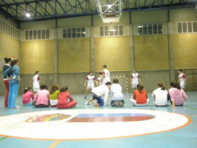 El Viso acoge una sesión práctica con la Guía Metodológica de balonmano como referencia