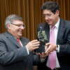 Miguel Carmona recibe el Premio Hombre de Ley