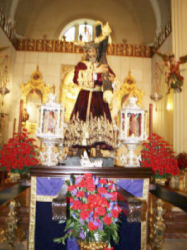 Ntro. Padre Jesús de la Salud saldrá en el Vía Crucis, luciendo esta magnifica túnica nueva, cuyos bordados han sido pasados a un nuevo terciopelo por Fernández y Enrique.