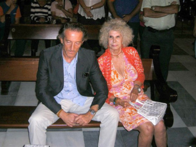 Alfonso Díez realiza una visita relámpago a la Duquesa de Alba en Sevilla antes de su cercano ingreso hospitalario