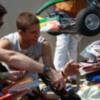 El piloto Manu Bejarano crea escuela en Montequinto (Sevilla)