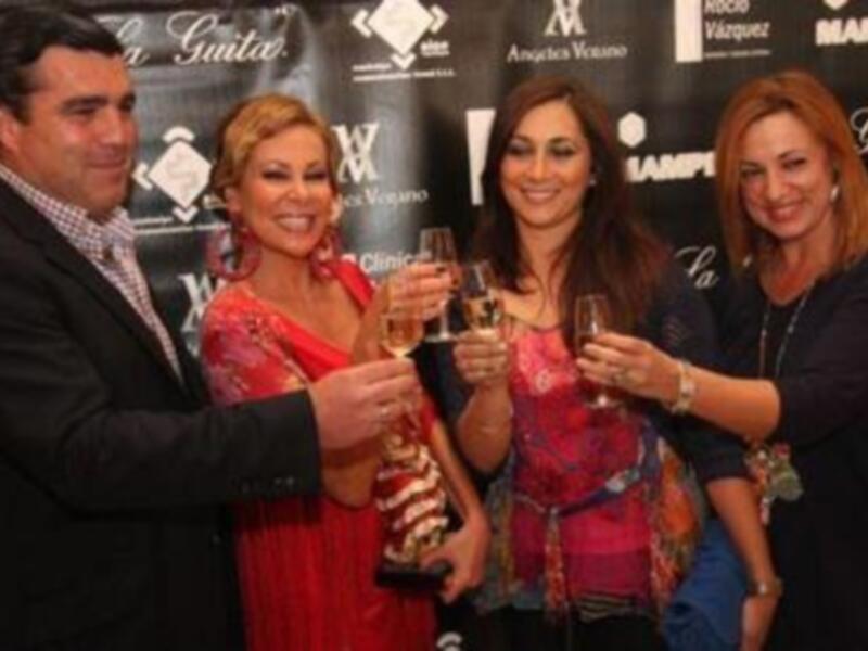 Ana Obregón recibe el premio "flamenca con arte" en Sevilla