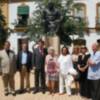 La Duquesa de Alba presidió la inauguración de una estatua homenaje a Manolo Caracol en su centenario junto a su familia