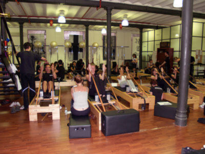 Personas con todo tipo de discapacidades mejoran su movilidad reducida gracias al Pilates